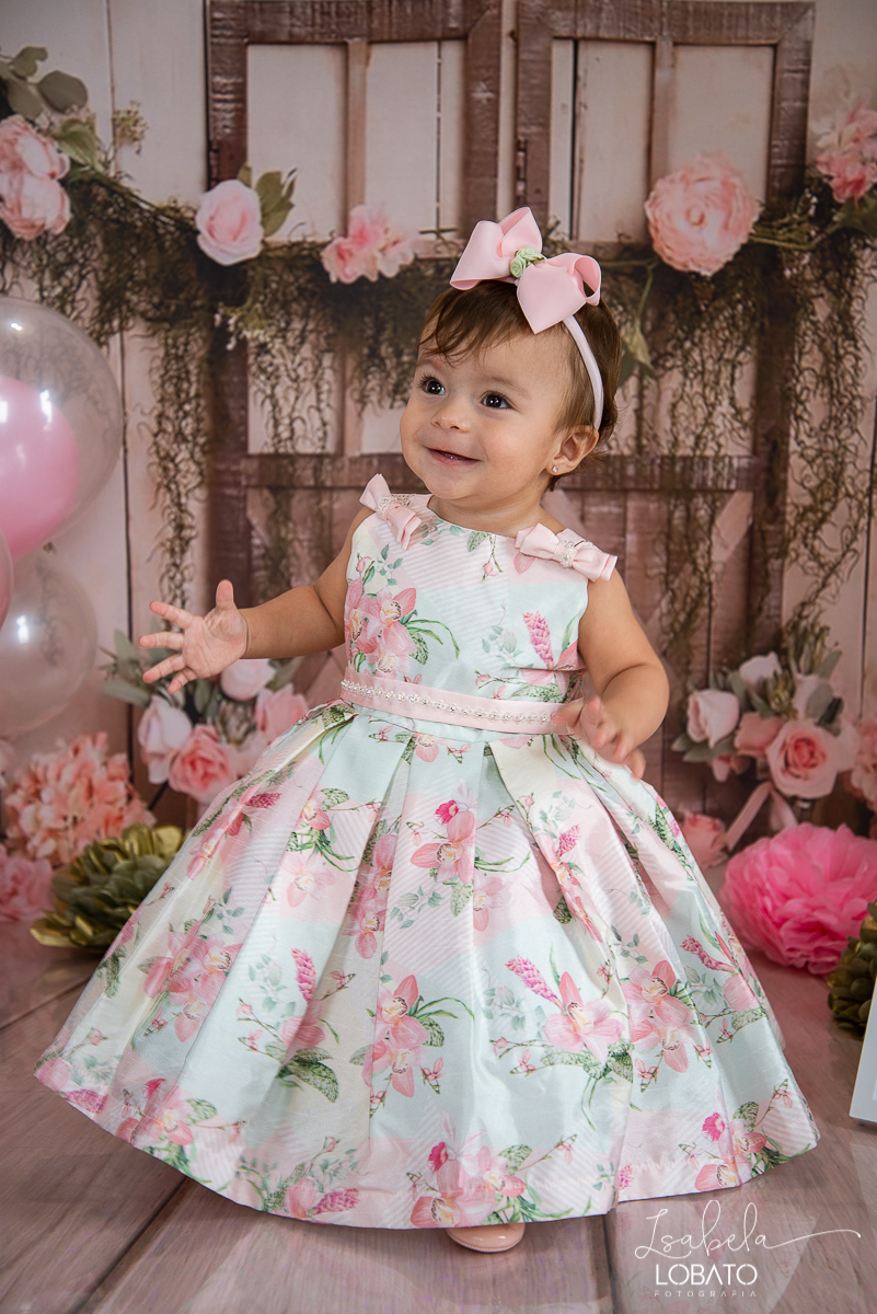 fotografia-de-criança-fotografia-infantil-barbacena-estudio-fotografico-barbacena-isabela-lobato-fotografia-festa-de um-ano-a-hora-do-bolo-maria-flor-smash-the-cake