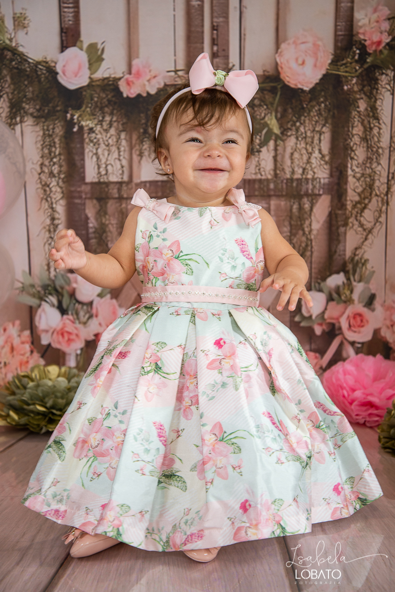 fotografia-de-criança-fotografia-infantil-barbacena-estudio-fotografico-barbacena-isabela-lobato-fotografia-festa-de um-ano-a-hora-do-bolo-maria-flor-smash-the-cake