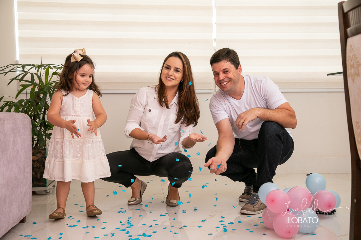 ensaio-revelaçao-sexo-do-bebe-cha-revelaçao-cha-de-fraldas-ensaio-fotografico-gestante-fotografo-de-gestante-em-barbacena-estudio-fotografico-isabela-lobato-fotografia