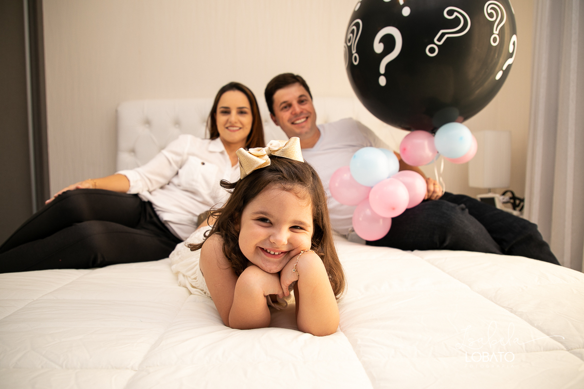 ensaio-revelaçao-sexo-do-bebe-cha-revelaçao-cha-de-fraldas-ensaio-fotografico-gestante-fotografo-de-gestante-em-barbacena-estudio-fotografico-isabela-lobato-fotografia