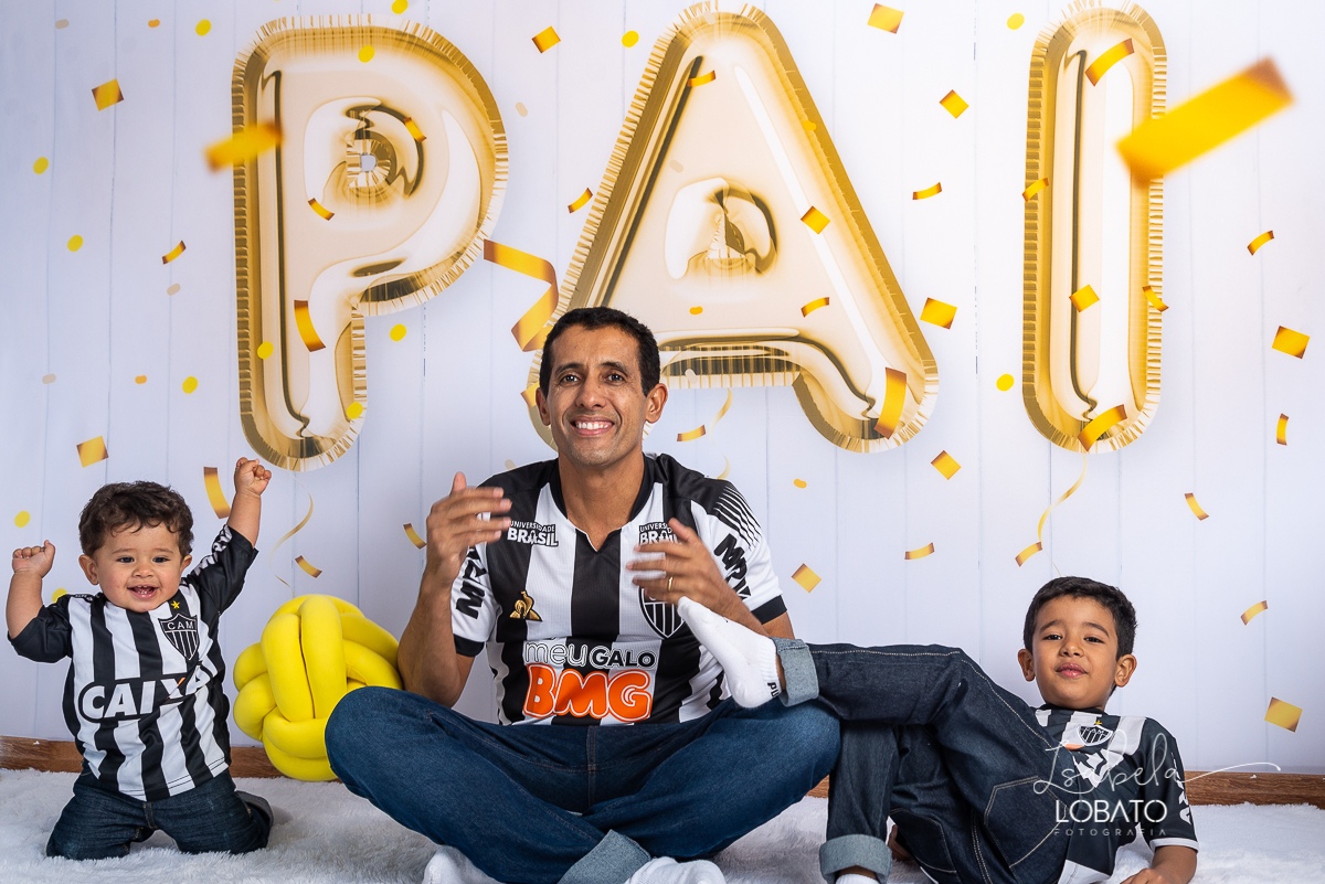 sessao-fotografica-dia-dos-pais-pai-e-filho-foto-pai-e-filho-ensaio-fotografico-dos-pais-fotografia-de-crianca-acompanhamento-mensal-de-bebe-estudio-fotografico-barbacena-isabela-lobato