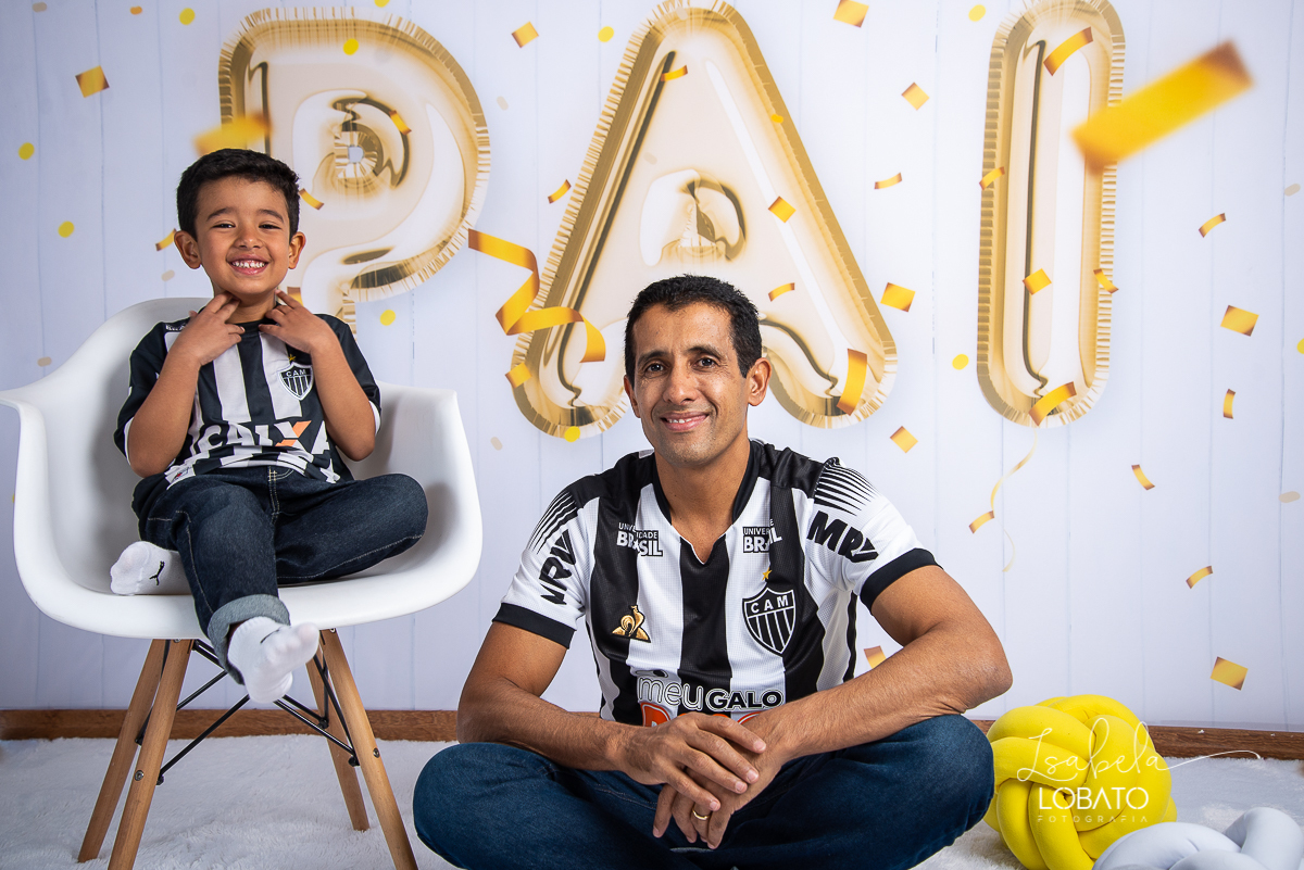 sessao-fotografica-dia-dos-pais-pai-e-filho-foto-pai-e-filho-ensaio-fotografico-dos-pais-fotografia-de-crianca-acompanhamento-mensal-de-bebe-estudio-fotografico-barbacena-isabela-lobato