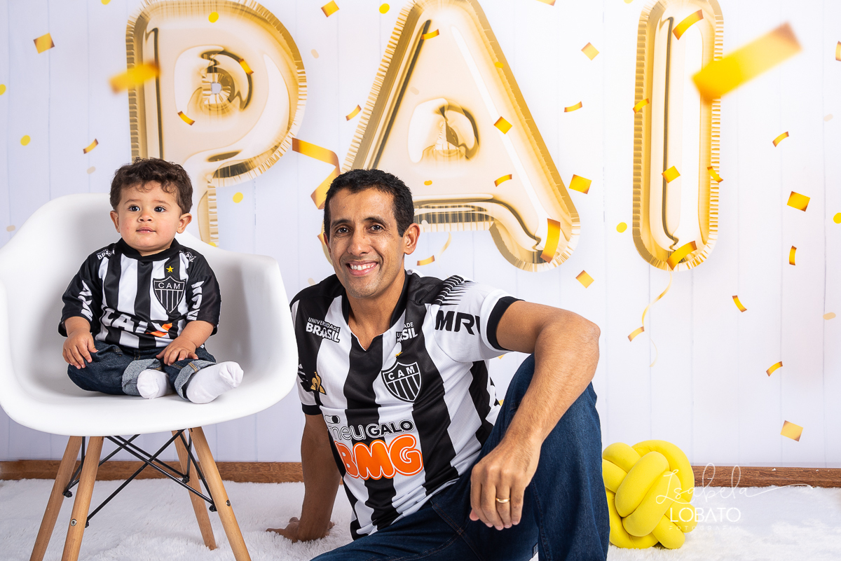 sessao-fotografica-dia-dos-pais-pai-e-filho-foto-pai-e-filho-ensaio-fotografico-dos-pais-fotografia-de-crianca-acompanhamento-mensal-de-bebe-estudio-fotografico-barbacena-isabela-lobato