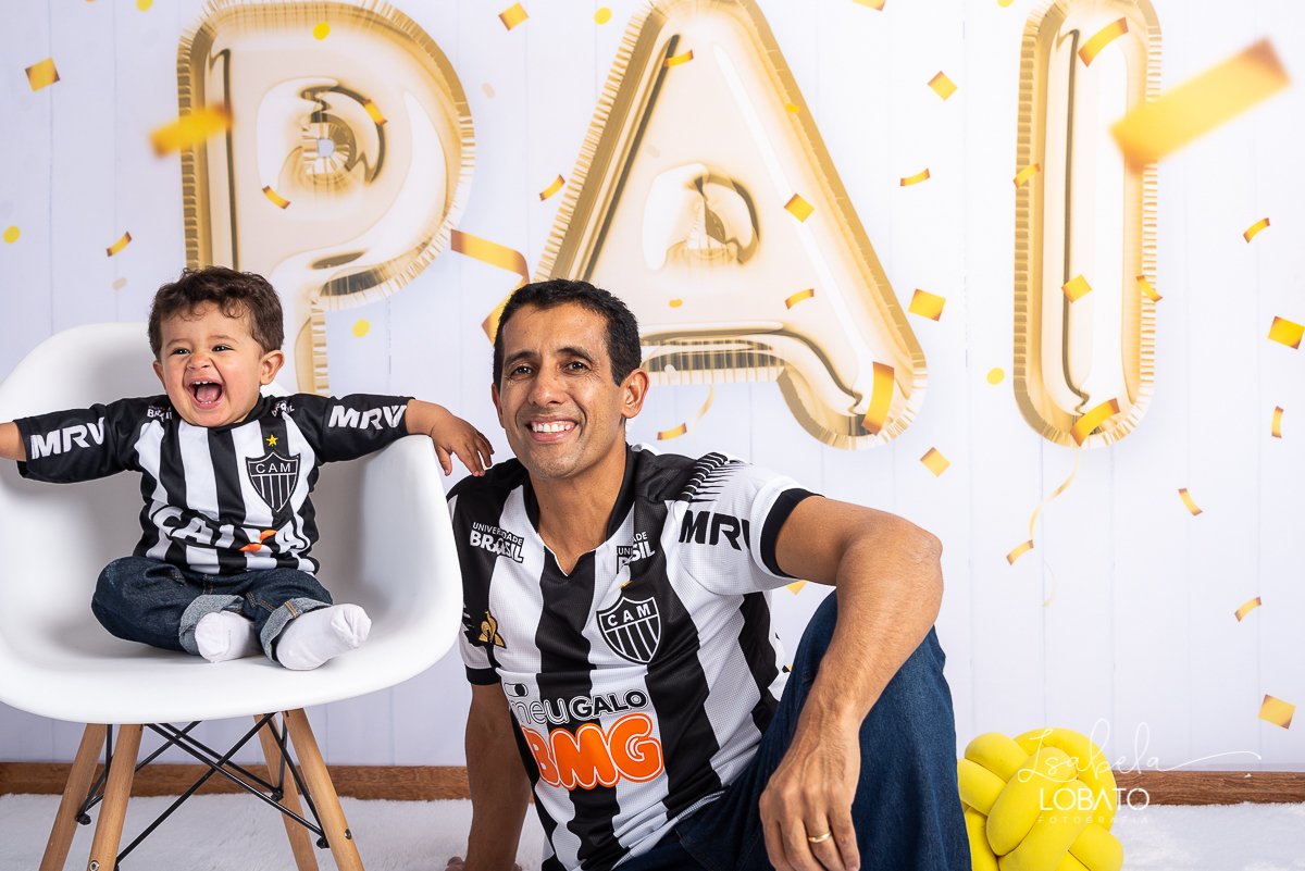 sessao-fotografica-dia-dos-pais-pai-e-filho-foto-pai-e-filho-ensaio-fotografico-dos-pais-fotografia-de-crianca-acompanhamento-mensal-de-bebe-estudio-fotografico-barbacena-isabela-lobato