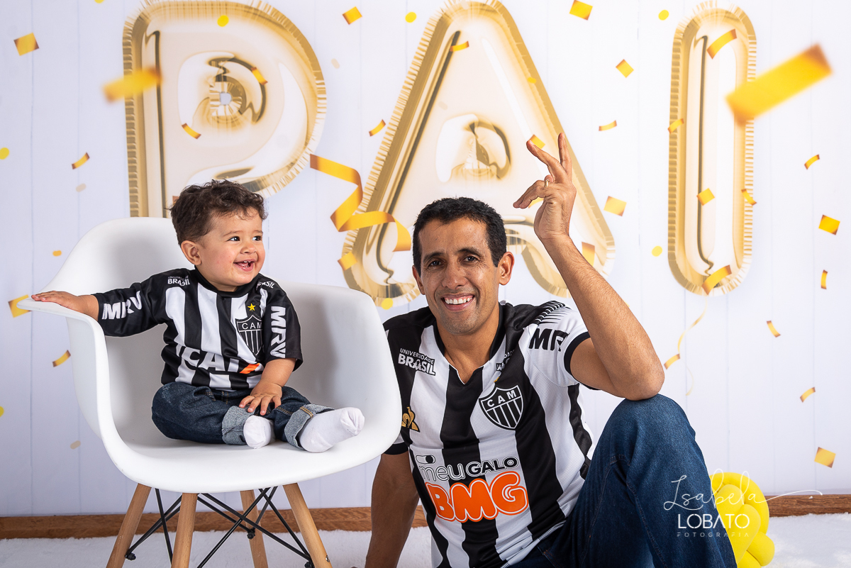 sessao-fotografica-dia-dos-pais-pai-e-filho-foto-pai-e-filho-ensaio-fotografico-dos-pais-fotografia-de-crianca-acompanhamento-mensal-de-bebe-estudio-fotografico-barbacena-isabela-lobato