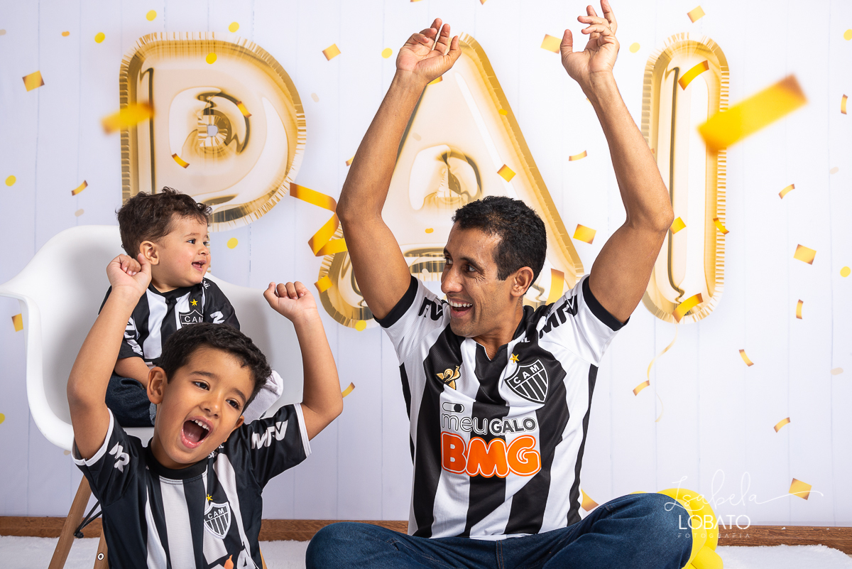 sessao-fotografica-dia-dos-pais-pai-e-filho-foto-pai-e-filho-ensaio-fotografico-dos-pais-fotografia-de-crianca-acompanhamento-mensal-de-bebe-estudio-fotografico-barbacena-isabela-lobato