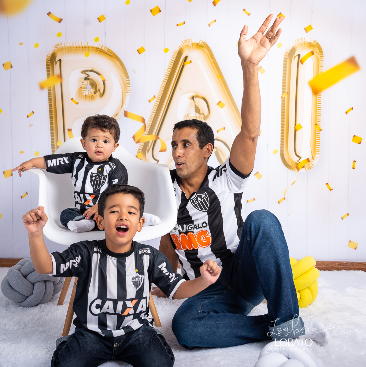 sessao-fotografica-dia-dos-pais-pai-e-filho-foto-pai-e-filho-ensaio-fotografico-dos-pais-fotografia-de-crianca-acompanhamento-mensal-de-bebe-estudio-fotografico-barbacena-isabela-lobato