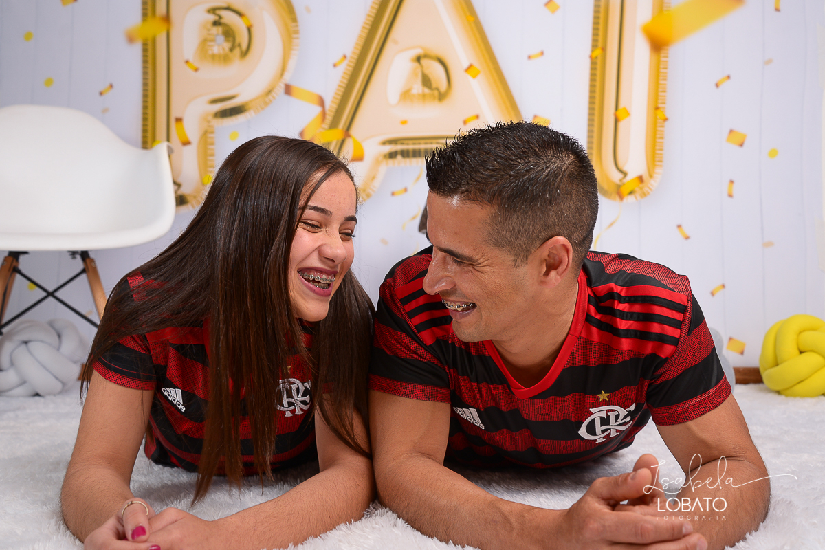 sessao-fotografica-dia-dos-pais-pai-e-filho-foto-pai-e-filho-ensaio-fotografico-dos-pais-fotografia-de-crianca-acompanhamento-mensal-de-bebe-estudio-fotografico-barbacena-isabela-lobato