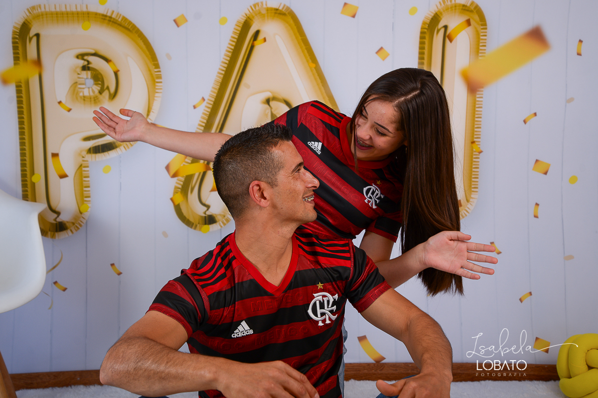 sessao-fotografica-dia-dos-pais-pai-e-filho-foto-pai-e-filho-ensaio-fotografico-dos-pais-fotografia-de-crianca-acompanhamento-mensal-de-bebe-estudio-fotografico-barbacena-isabela-lobato