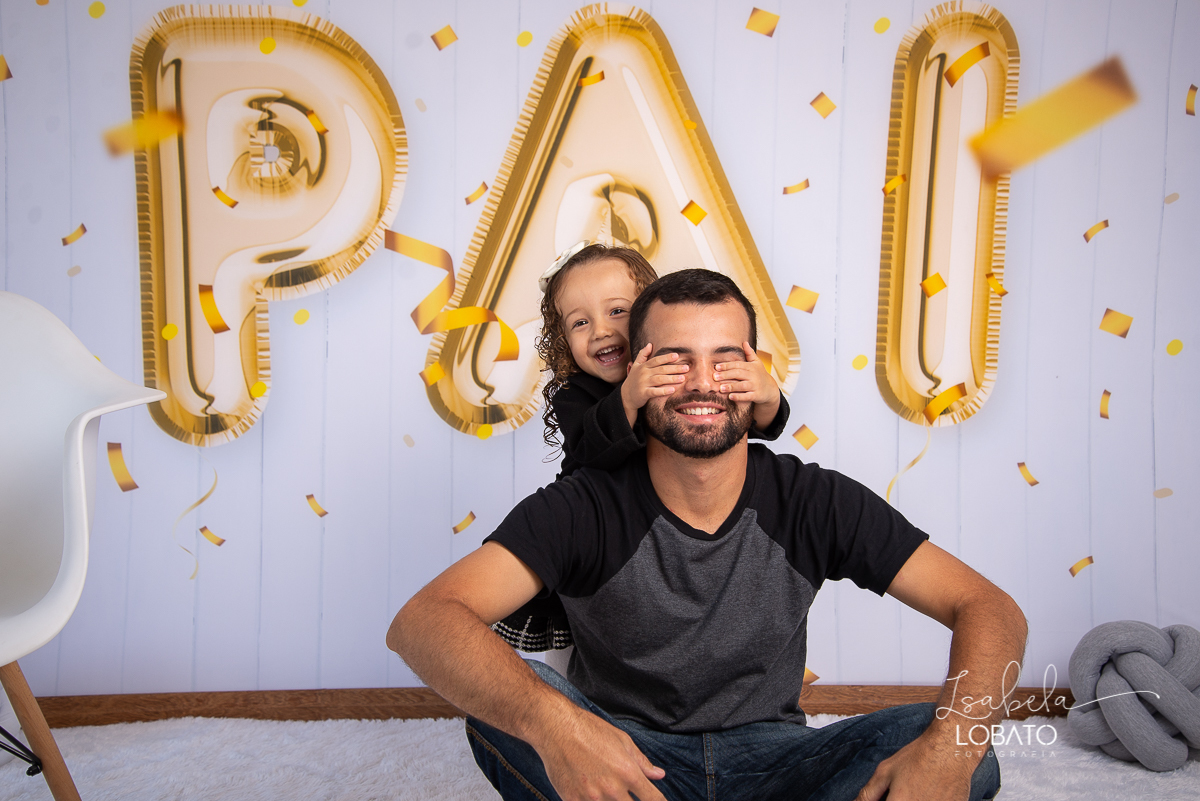 sessao-fotografica-dia-dos-pais-pai-e-filho-foto-pai-e-filho-ensaio-fotografico-dos-pais-fotografia-de-crianca-acompanhamento-mensal-de-bebe-estudio-fotografico-barbacena-isabela-lobato