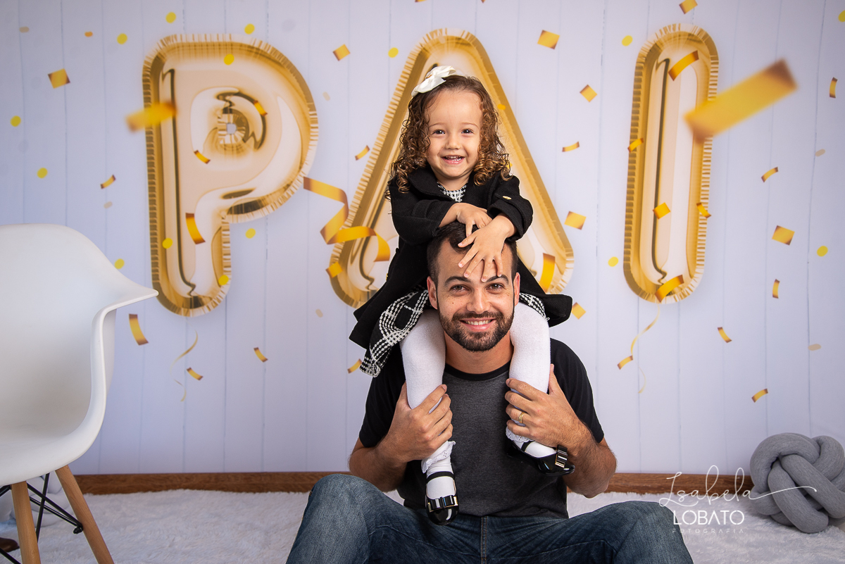 sessao-fotografica-dia-dos-pais-pai-e-filho-foto-pai-e-filho-ensaio-fotografico-dos-pais-fotografia-de-crianca-acompanhamento-mensal-de-bebe-estudio-fotografico-barbacena-isabela-lobato