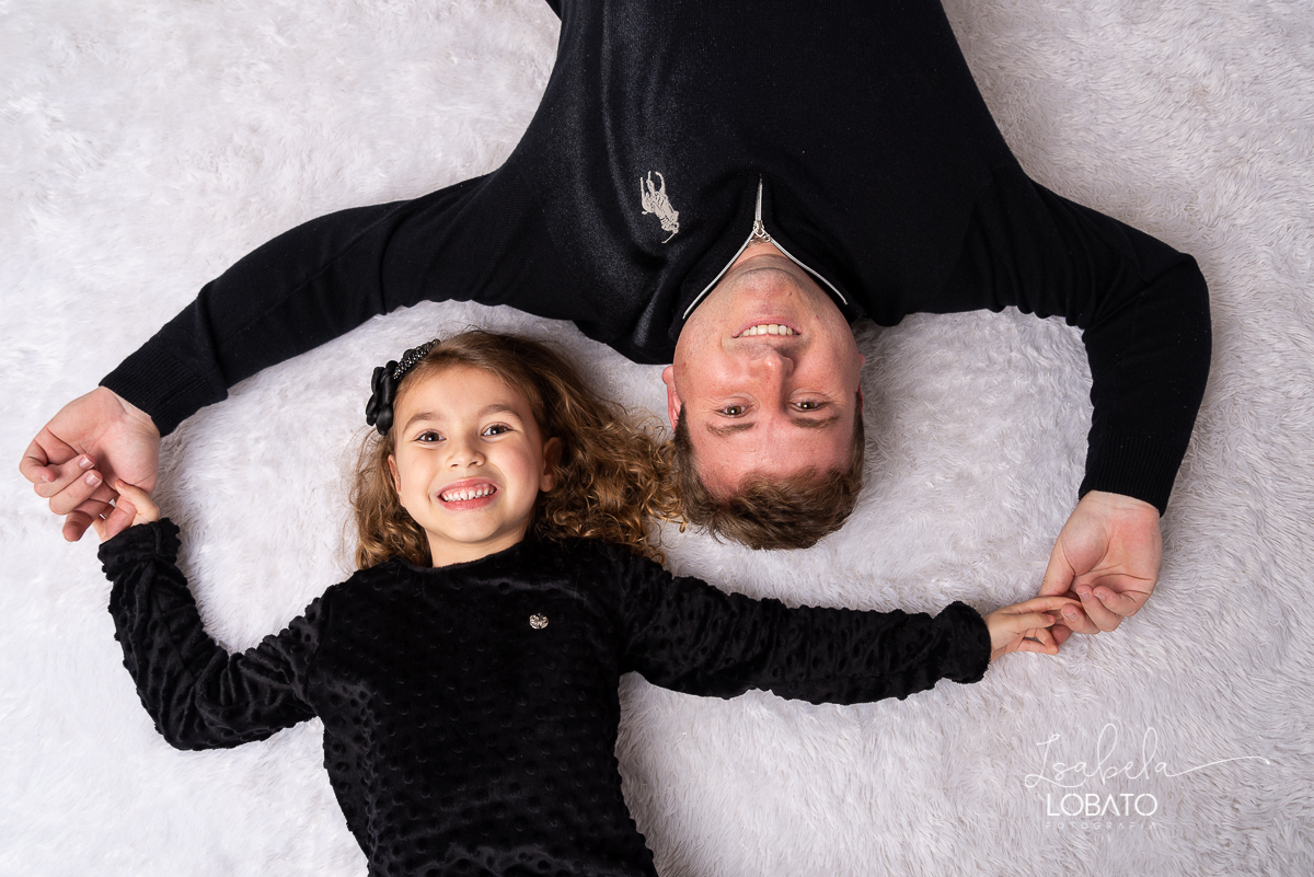 sessao-fotografica-dia-dos-pais-pai-e-filho-foto-pai-e-filho-ensaio-fotografico-dos-pais-fotografia-de-crianca-acompanhamento-mensal-de-bebe-estudio-fotografico-barbacena-isabela-lobato