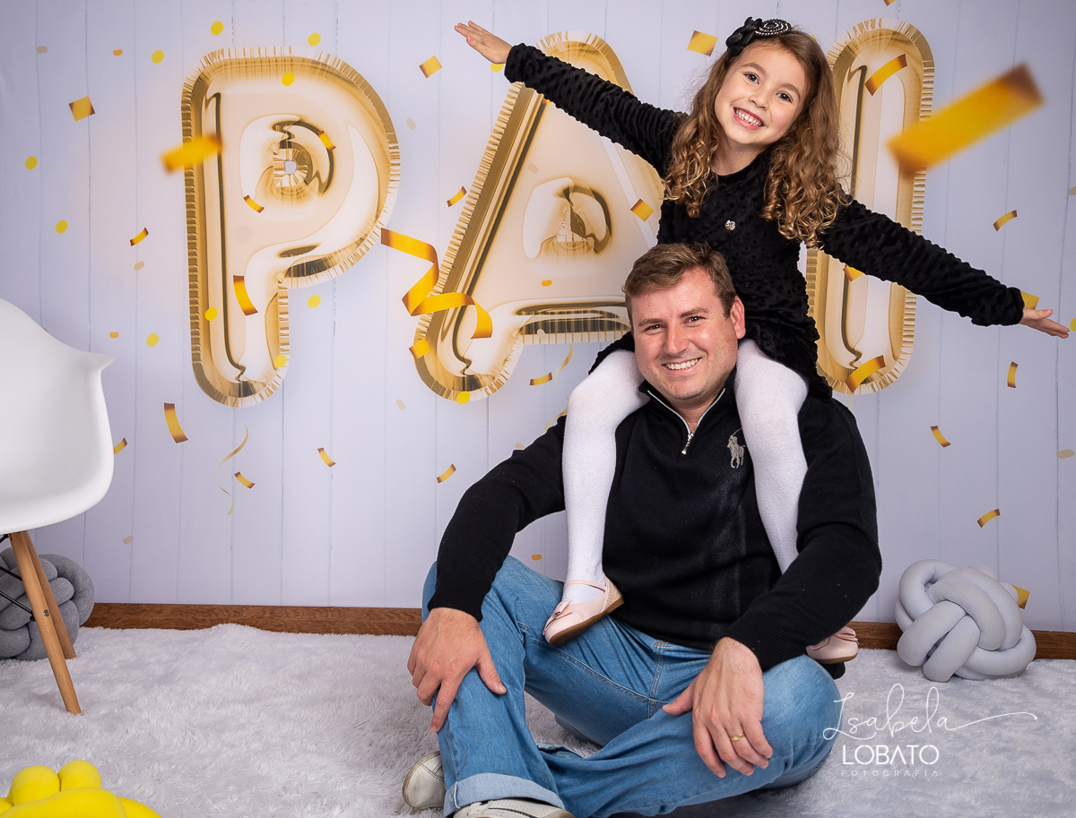 sessao-fotografica-dia-dos-pais-pai-e-filho-foto-pai-e-filho-ensaio-fotografico-dos-pais-fotografia-de-crianca-acompanhamento-mensal-de-bebe-estudio-fotografico-barbacena-isabela-lobato