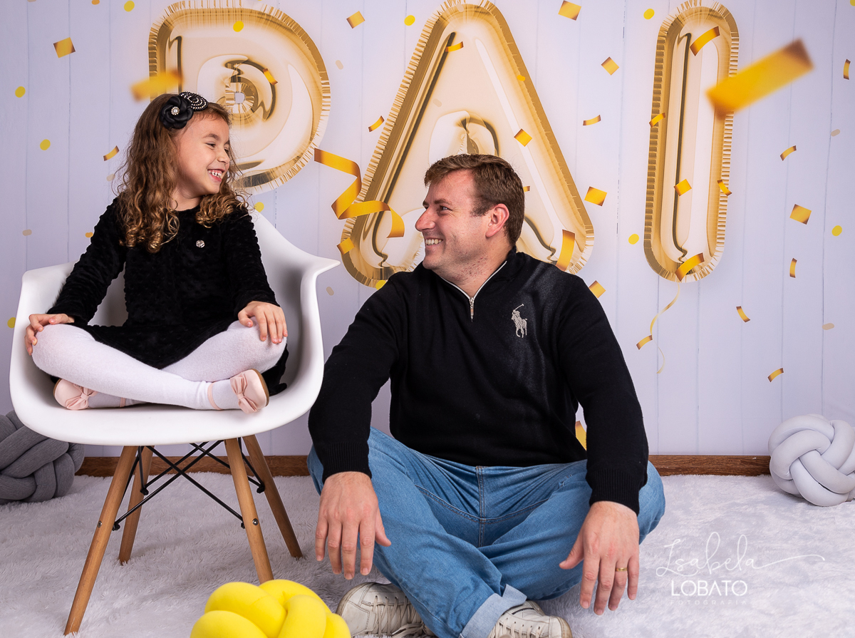 sessao-fotografica-dia-dos-pais-pai-e-filho-foto-pai-e-filho-ensaio-fotografico-dos-pais-fotografia-de-crianca-acompanhamento-mensal-de-bebe-estudio-fotografico-barbacena-isabela-lobato