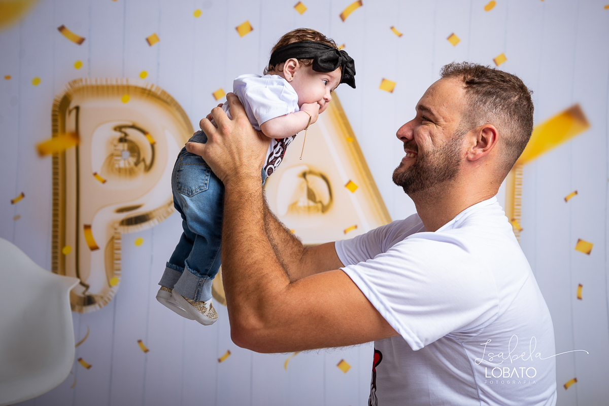 sessao-fotografica-dia-dos-pais-pai-e-filho-foto-pai-e-filho-ensaio-fotografico-dos-pais-fotografia-de-crianca-acompanhamento-mensal-de-bebe-estudio-fotografico-barbacena-isabela-lobato