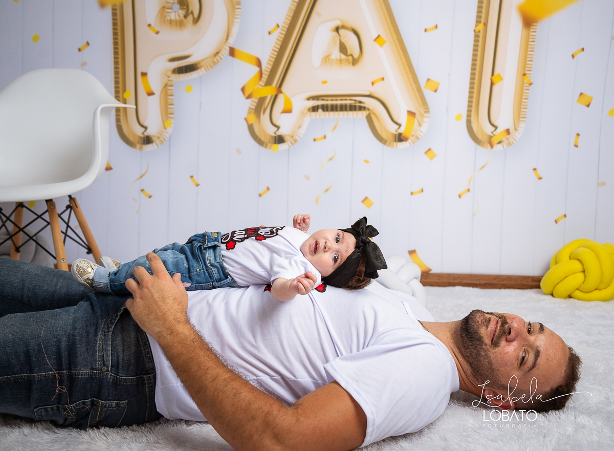 sessao-fotografica-dia-dos-pais-pai-e-filho-foto-pai-e-filho-ensaio-fotografico-dos-pais-fotografia-de-crianca-acompanhamento-mensal-de-bebe-estudio-fotografico-barbacena-isabela-lobato