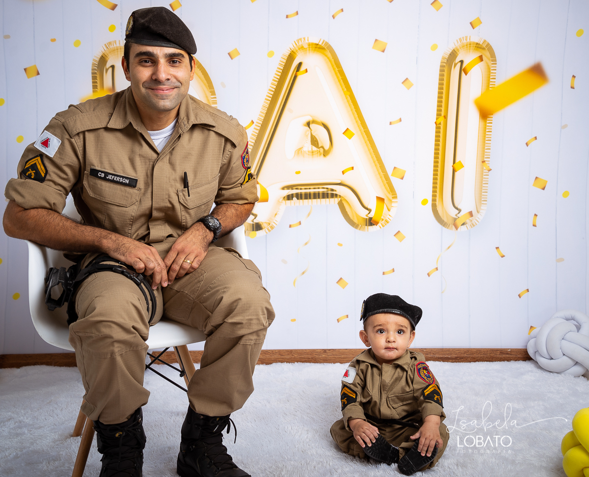 sessao-fotografica-dia-dos-pais-pai-e-filho-foto-pai-e-filho-ensaio-fotografico-dos-pais-fotografia-de-crianca-acompanhamento-mensal-de-bebe-estudio-fotografico-barbacena-isabela-lobato
