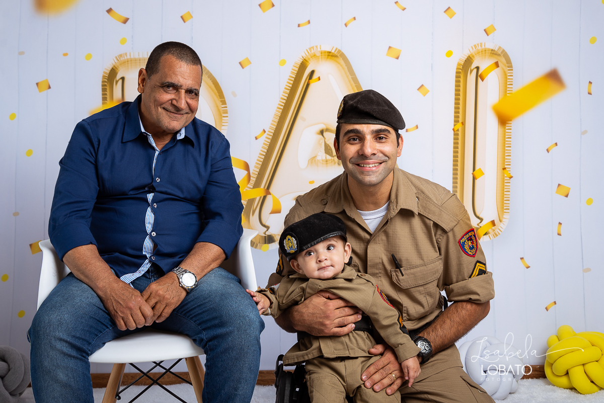 sessao-fotografica-dia-dos-pais-pai-e-filho-foto-pai-e-filho-ensaio-fotografico-dos-pais-fotografia-de-crianca-acompanhamento-mensal-de-bebe-estudio-fotografico-barbacena-isabela-lobato