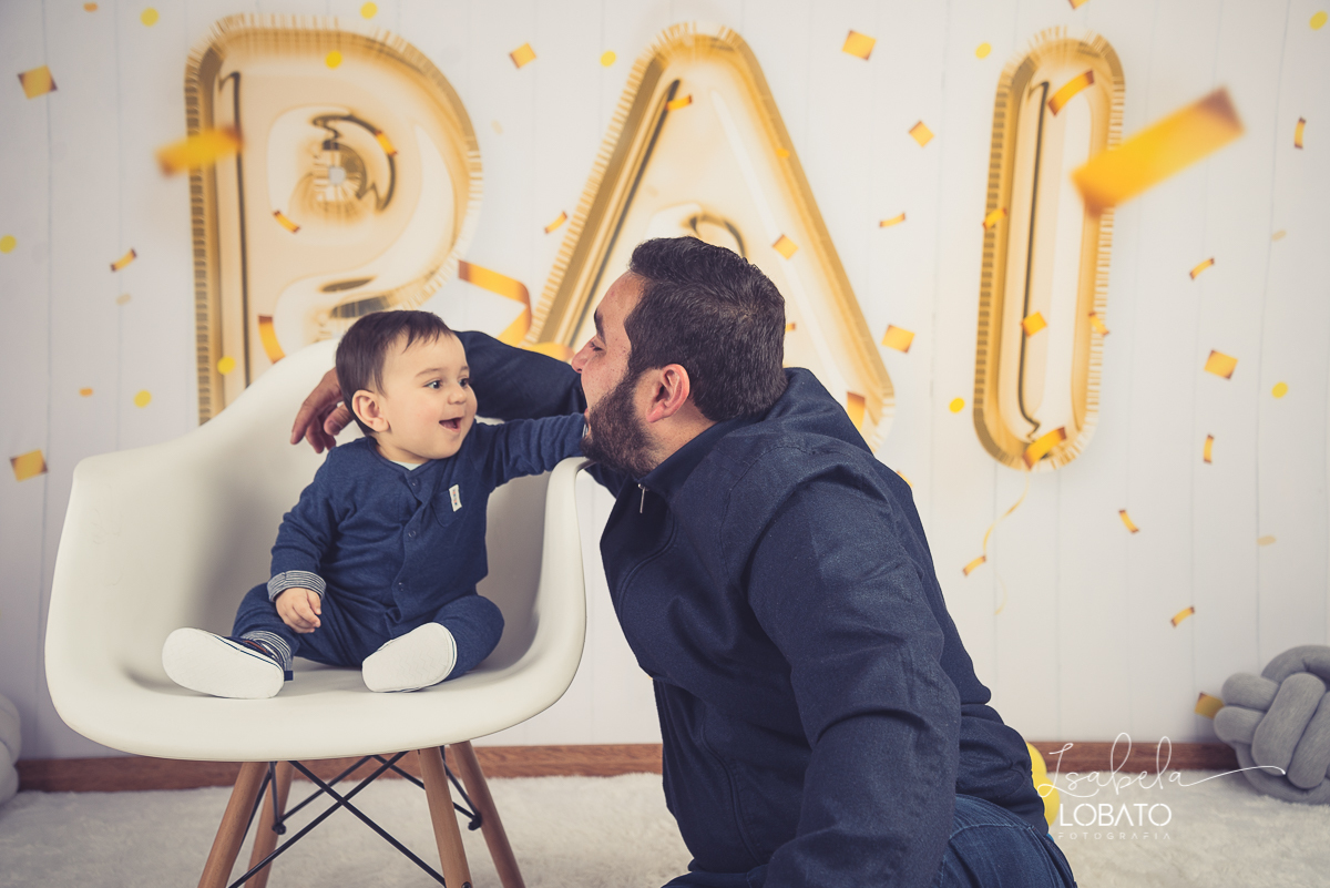 sessao-fotografica-dia-dos-pais-pai-e-filho-foto-pai-e-filho-ensaio-fotografico-dos-pais-fotografia-de-crianca-acompanhamento-mensal-de-bebe-estudio-fotografico-barbacena-isabela-lobato