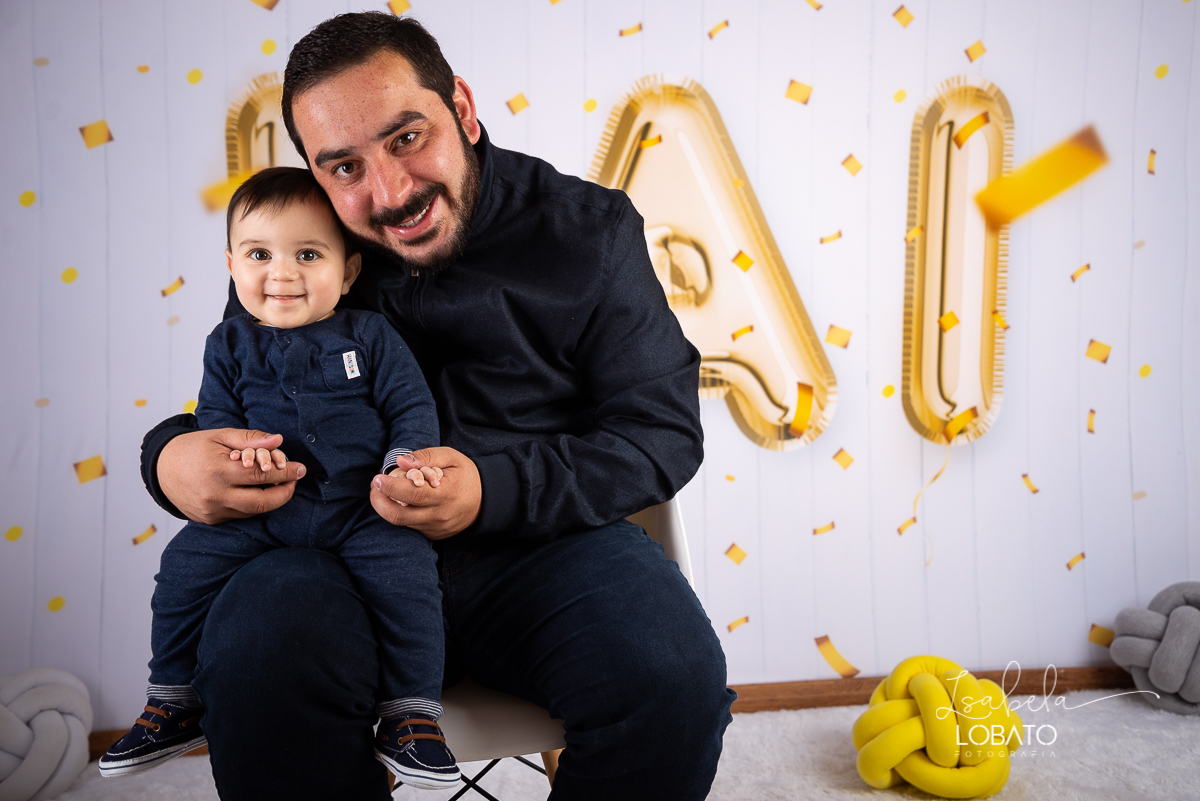 sessao-fotografica-dia-dos-pais-pai-e-filho-foto-pai-e-filho-ensaio-fotografico-dos-pais-fotografia-de-crianca-acompanhamento-mensal-de-bebe-estudio-fotografico-barbacena-isabela-lobato