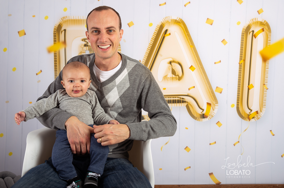 sessao-fotografica-dia-dos-pais-pai-e-filho-foto-pai-e-filho-ensaio-fotografico-dos-pais-fotografia-de-crianca-acompanhamento-mensal-de-bebe-estudio-fotografico-barbacena-isabela-lobato