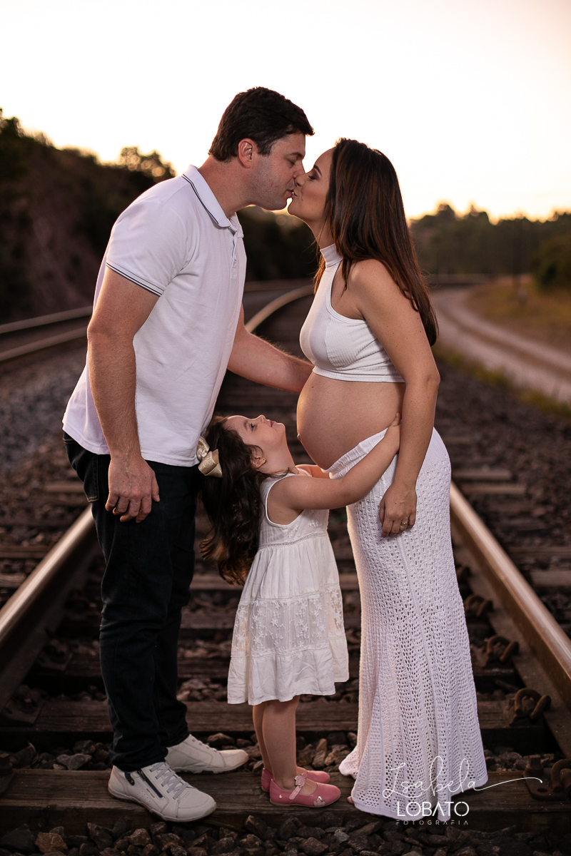 ensaio-gestante-fotografia-de-gravida-em-barbacena-fotografo-em-barbacena-book-gestante-estudio-fotografico-em-barbacena-isabela-lobato-fotografo-de-gestante-de-casamento-fotografia-de-bebe-acompanhamento-mensal-meu-primeiro-filho-por-do-sol