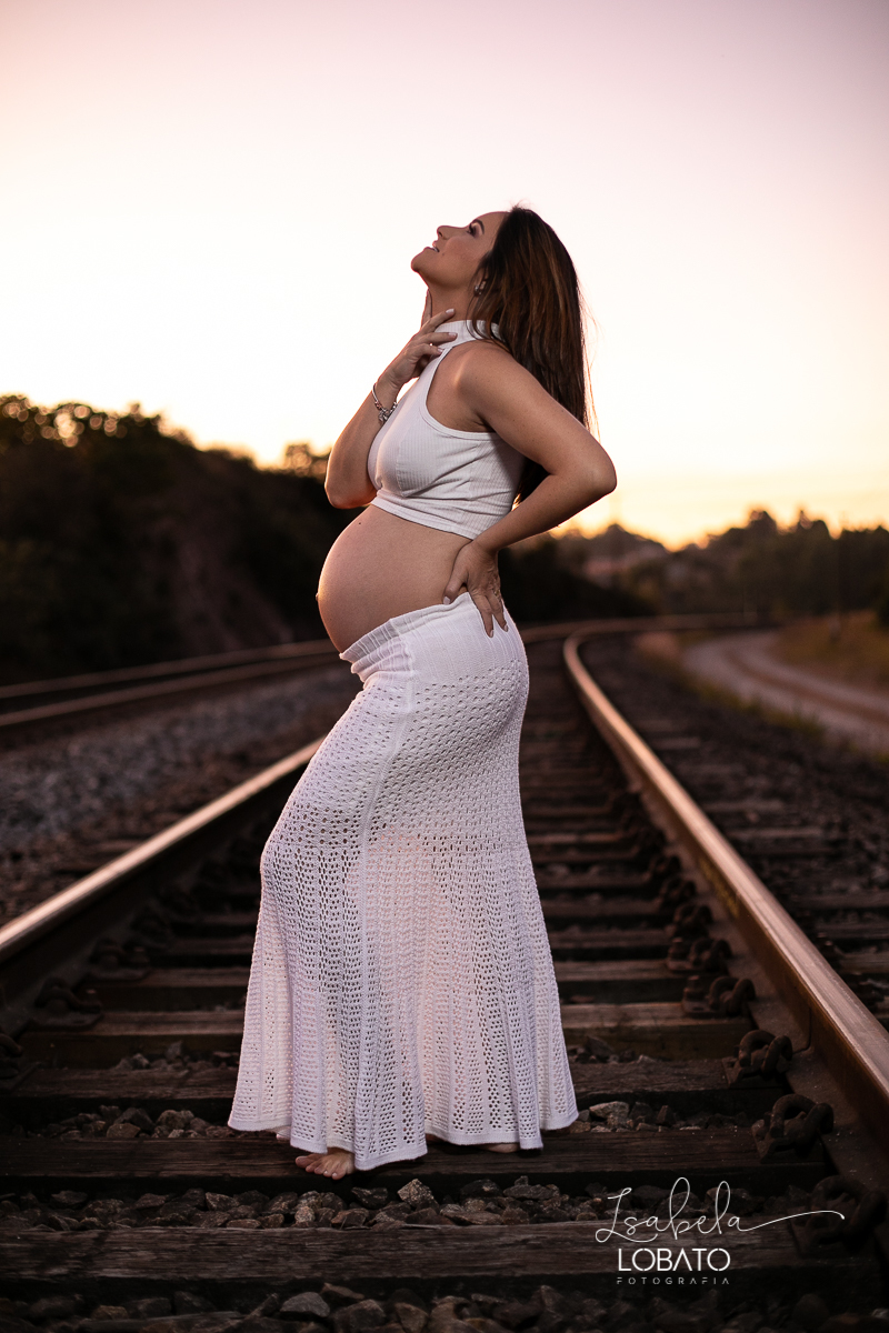ensaio-gestante-fotografia-de-gravida-em-barbacena-fotografo-em-barbacena-book-gestante-estudio-fotografico-em-barbacena-isabela-lobato-fotografo-de-gestante-de-casamento-fotografia-de-bebe-acompanhamento-mensal-meu-primeiro-filho-por-do-sol