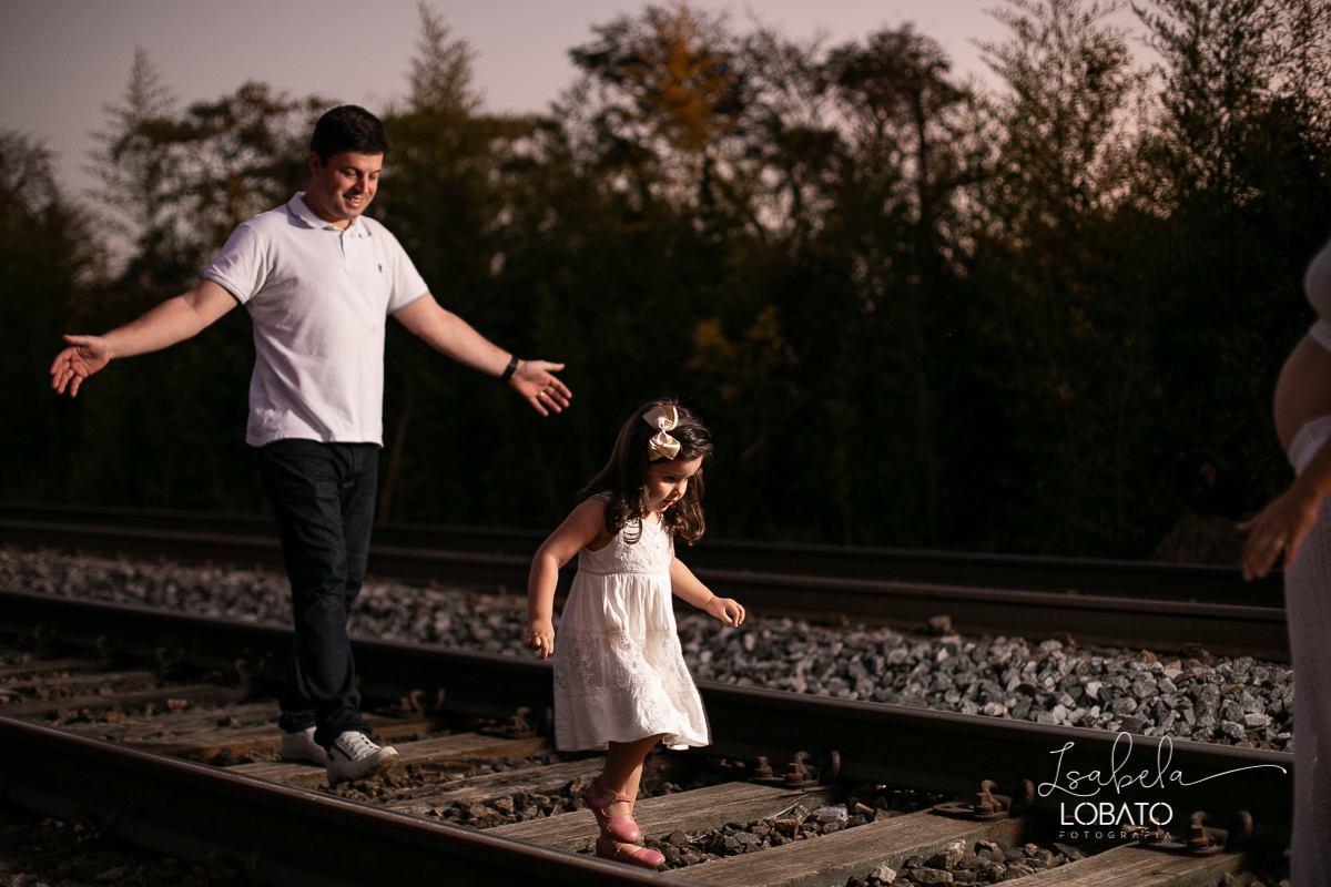 ensaio-gestante-fotografia-de-gravida-em-barbacena-fotografo-em-barbacena-book-gestante-estudio-fotografico-em-barbacena-isabela-lobato-fotografo-de-gestante-de-casamento-fotografia-de-bebe-acompanhamento-mensal-meu-primeiro-filho-por-do-sol