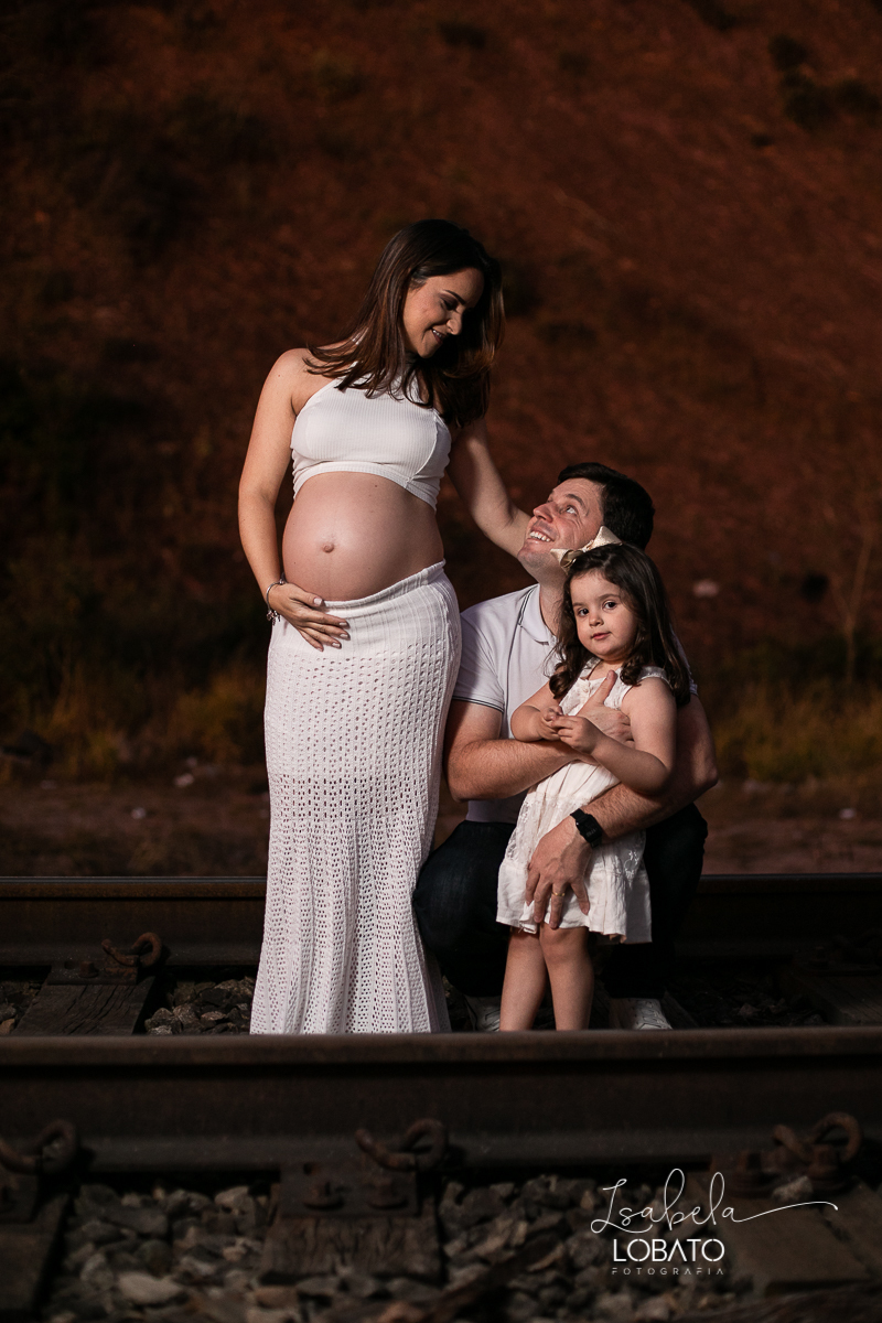 ensaio-gestante-fotografia-de-gravida-em-barbacena-fotografo-em-barbacena-book-gestante-estudio-fotografico-em-barbacena-isabela-lobato-fotografo-de-gestante-de-casamento-fotografia-de-bebe-acompanhamento-mensal-meu-primeiro-filho-por-do-sol
