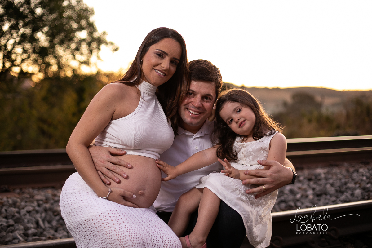 ensaio-gestante-fotografia-de-gravida-em-barbacena-fotografo-em-barbacena-book-gestante-estudio-fotografico-em-barbacena-isabela-lobato-fotografo-de-gestante-de-casamento-fotografia-de-bebe-acompanhamento-mensal-meu-primeiro-filho-por-do-sol