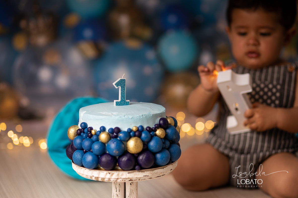 ensaio-fotografico-smash-the-cake-a-hora-do-bolo-ensaio-bebe-de-um-ano-fotografia-infantil-em-barbacena-isabela-lobato-book-de-bebe-book-infantil-album-de-bebe-acompanhamento-mensal-de-bebe-fotografo-em-barbacena-estudio-fotografico-bolo-de-aniversario