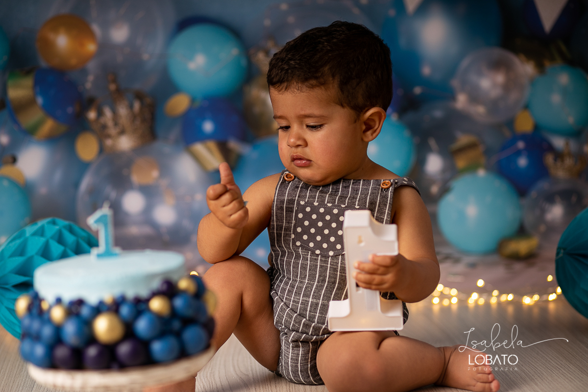 ensaio-fotografico-smash-the-cake-a-hora-do-bolo-ensaio-bebe-de-um-ano-fotografia-infantil-em-barbacena-isabela-lobato-book-de-bebe-book-infantil-album-de-bebe-acompanhamento-mensal-de-bebe-fotografo-em-barbacena-estudio-fotografico-bolo-de-aniversario