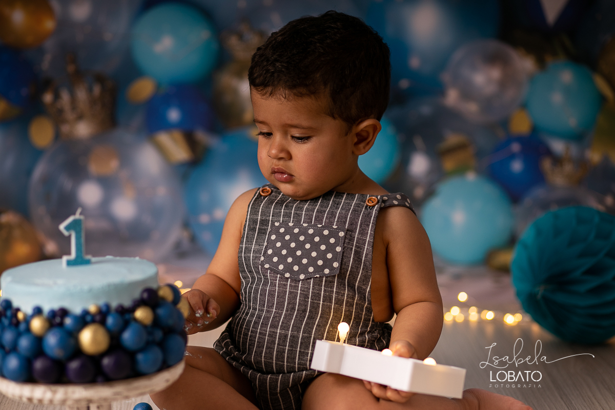 ensaio-fotografico-smash-the-cake-a-hora-do-bolo-ensaio-bebe-de-um-ano-fotografia-infantil-em-barbacena-isabela-lobato-book-de-bebe-book-infantil-album-de-bebe-acompanhamento-mensal-de-bebe-fotografo-em-barbacena-estudio-fotografico-bolo-de-aniversario