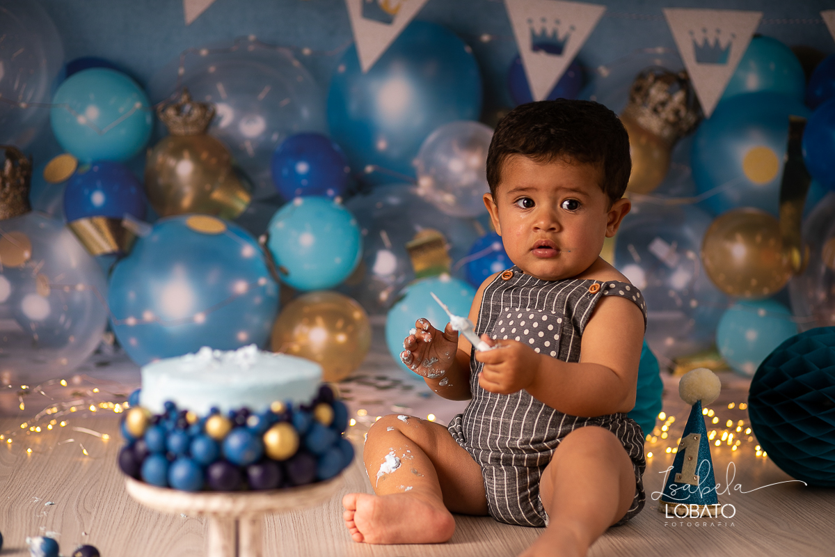 ensaio-fotografico-smash-the-cake-a-hora-do-bolo-ensaio-bebe-de-um-ano-fotografia-infantil-em-barbacena-isabela-lobato-book-de-bebe-book-infantil-album-de-bebe-acompanhamento-mensal-de-bebe-fotografo-em-barbacena-estudio-fotografico-bolo-de-aniversario