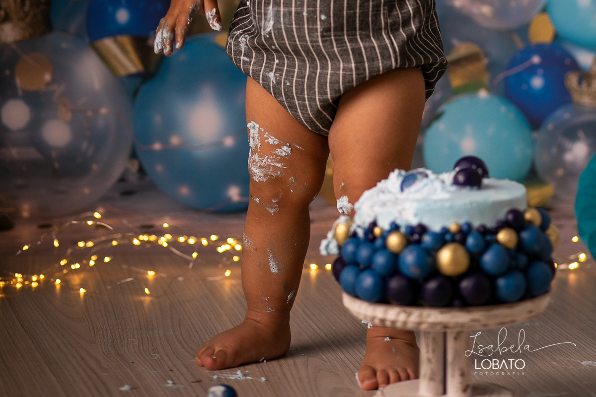 ensaio-fotografico-smash-the-cake-a-hora-do-bolo-ensaio-bebe-de-um-ano-fotografia-infantil-em-barbacena-isabela-lobato-book-de-bebe-book-infantil-album-de-bebe-acompanhamento-mensal-de-bebe-fotografo-em-barbacena-estudio-fotografico-bolo-de-aniversario