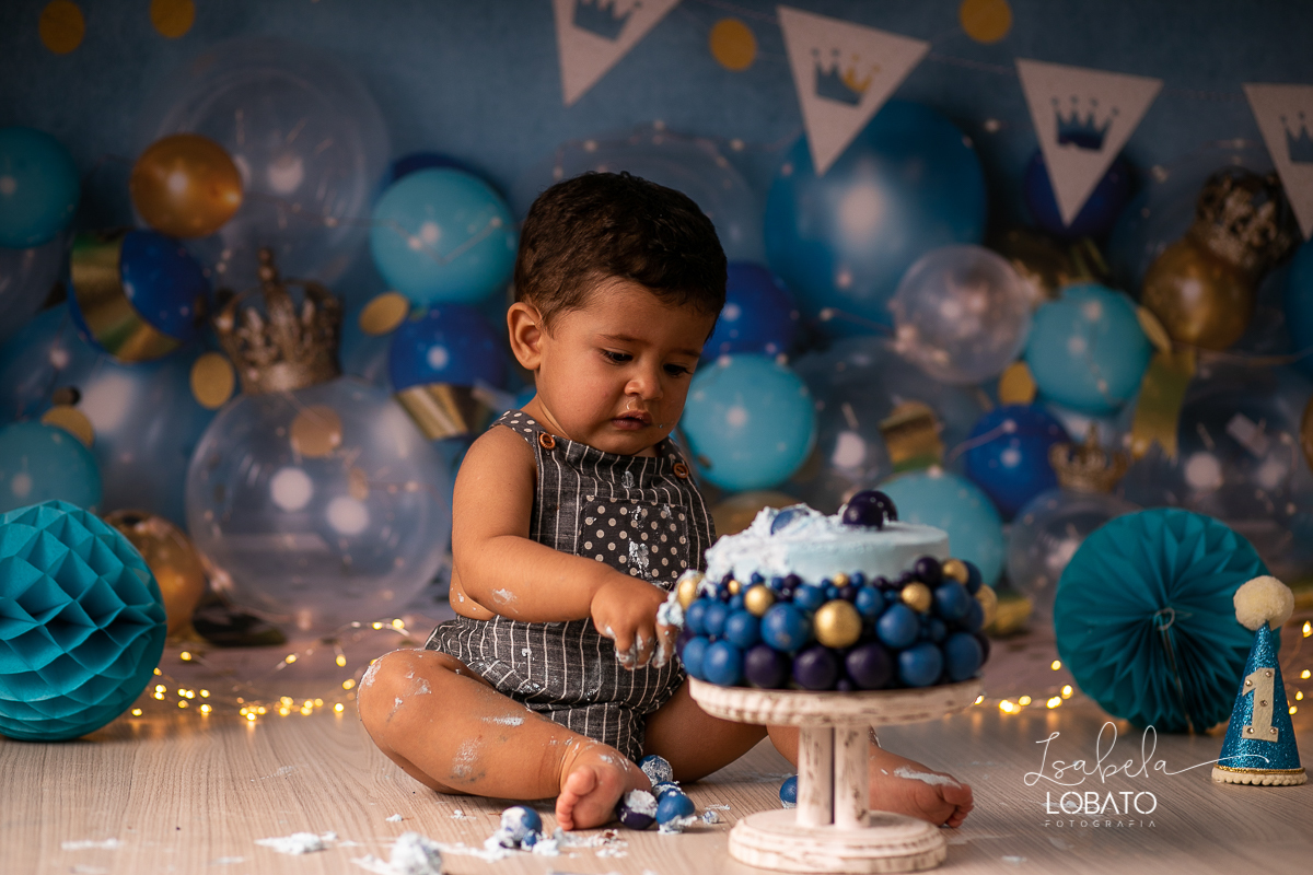 ensaio-fotografico-smash-the-cake-a-hora-do-bolo-ensaio-bebe-de-um-ano-fotografia-infantil-em-barbacena-isabela-lobato-book-de-bebe-book-infantil-album-de-bebe-acompanhamento-mensal-de-bebe-fotografo-em-barbacena-estudio-fotografico-bolo-de-aniversario