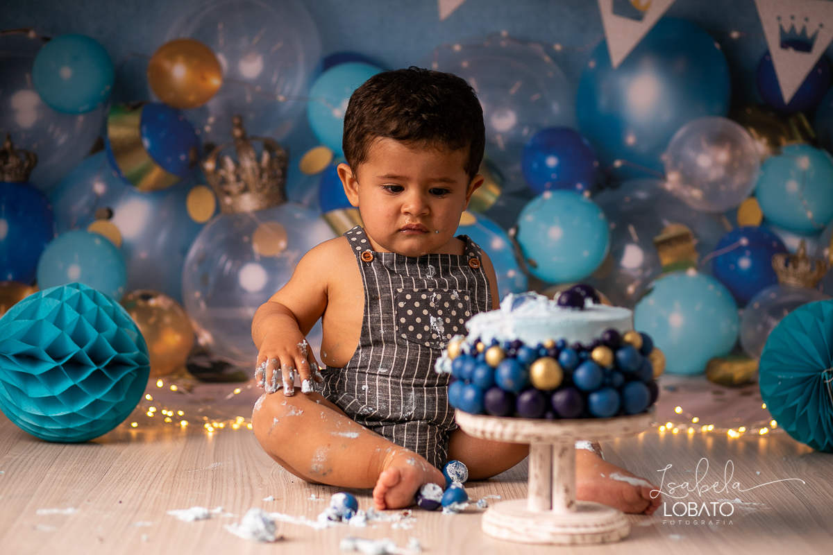 ensaio-fotografico-smash-the-cake-a-hora-do-bolo-ensaio-bebe-de-um-ano-fotografia-infantil-em-barbacena-isabela-lobato-book-de-bebe-book-infantil-album-de-bebe-acompanhamento-mensal-de-bebe-fotografo-em-barbacena-estudio-fotografico-bolo-de-aniversario