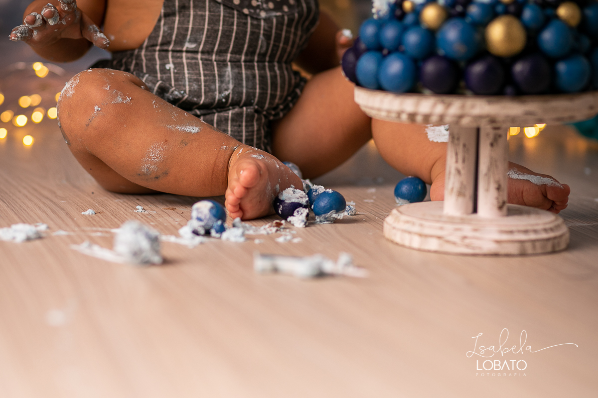 ensaio-fotografico-smash-the-cake-a-hora-do-bolo-ensaio-bebe-de-um-ano-fotografia-infantil-em-barbacena-isabela-lobato-book-de-bebe-book-infantil-album-de-bebe-acompanhamento-mensal-de-bebe-fotografo-em-barbacena-estudio-fotografico-bolo-de-aniversario