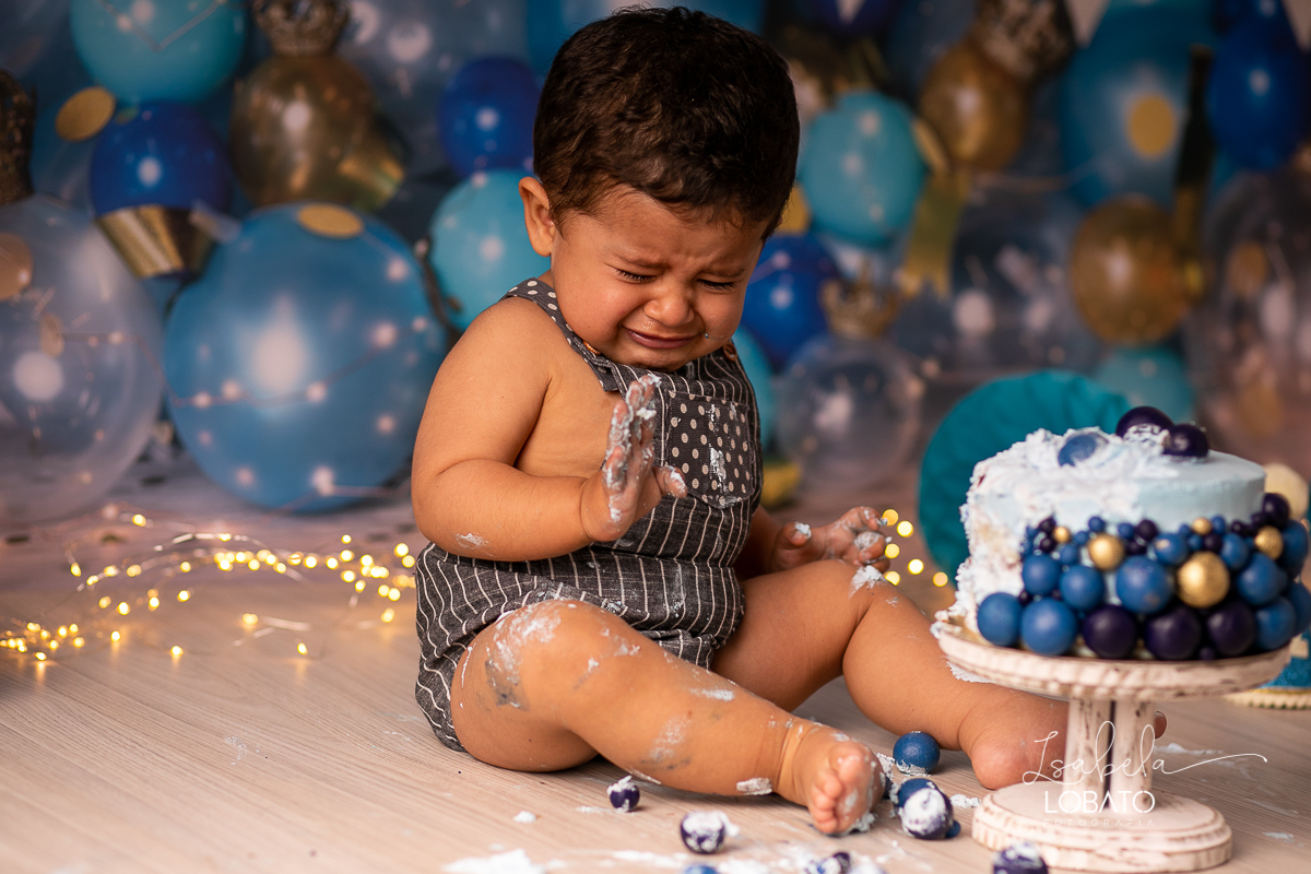 ensaio-fotografico-smash-the-cake-a-hora-do-bolo-ensaio-bebe-de-um-ano-fotografia-infantil-em-barbacena-isabela-lobato-book-de-bebe-book-infantil-album-de-bebe-acompanhamento-mensal-de-bebe-fotografo-em-barbacena-estudio-fotografico-bolo-de-aniversario