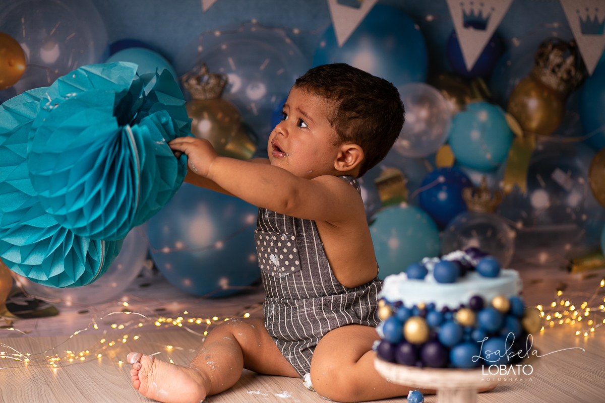 ensaio-fotografico-smash-the-cake-a-hora-do-bolo-ensaio-bebe-de-um-ano-fotografia-infantil-em-barbacena-isabela-lobato-book-de-bebe-book-infantil-album-de-bebe-acompanhamento-mensal-de-bebe-fotografo-em-barbacena-estudio-fotografico-bolo-de-aniversario