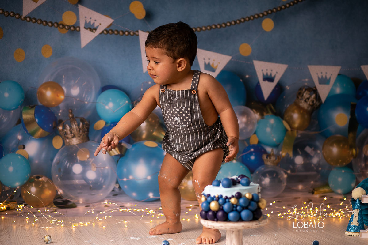 ensaio-fotografico-smash-the-cake-a-hora-do-bolo-ensaio-bebe-de-um-ano-fotografia-infantil-em-barbacena-isabela-lobato-book-de-bebe-book-infantil-album-de-bebe-acompanhamento-mensal-de-bebe-fotografo-em-barbacena-estudio-fotografico-bolo-de-aniversario