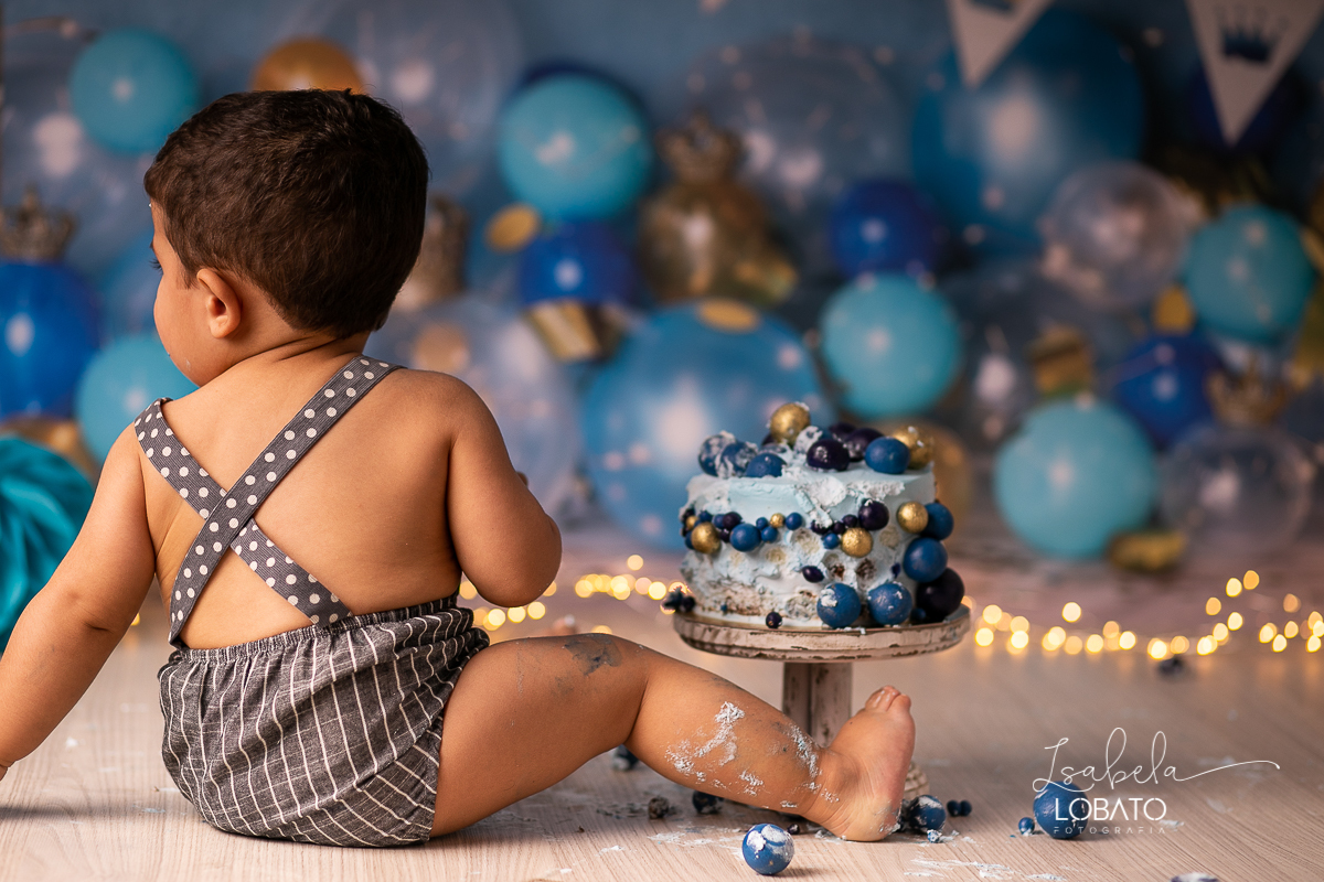 ensaio-fotografico-smash-the-cake-a-hora-do-bolo-ensaio-bebe-de-um-ano-fotografia-infantil-em-barbacena-isabela-lobato-book-de-bebe-book-infantil-album-de-bebe-acompanhamento-mensal-de-bebe-fotografo-em-barbacena-estudio-fotografico-bolo-de-aniversario