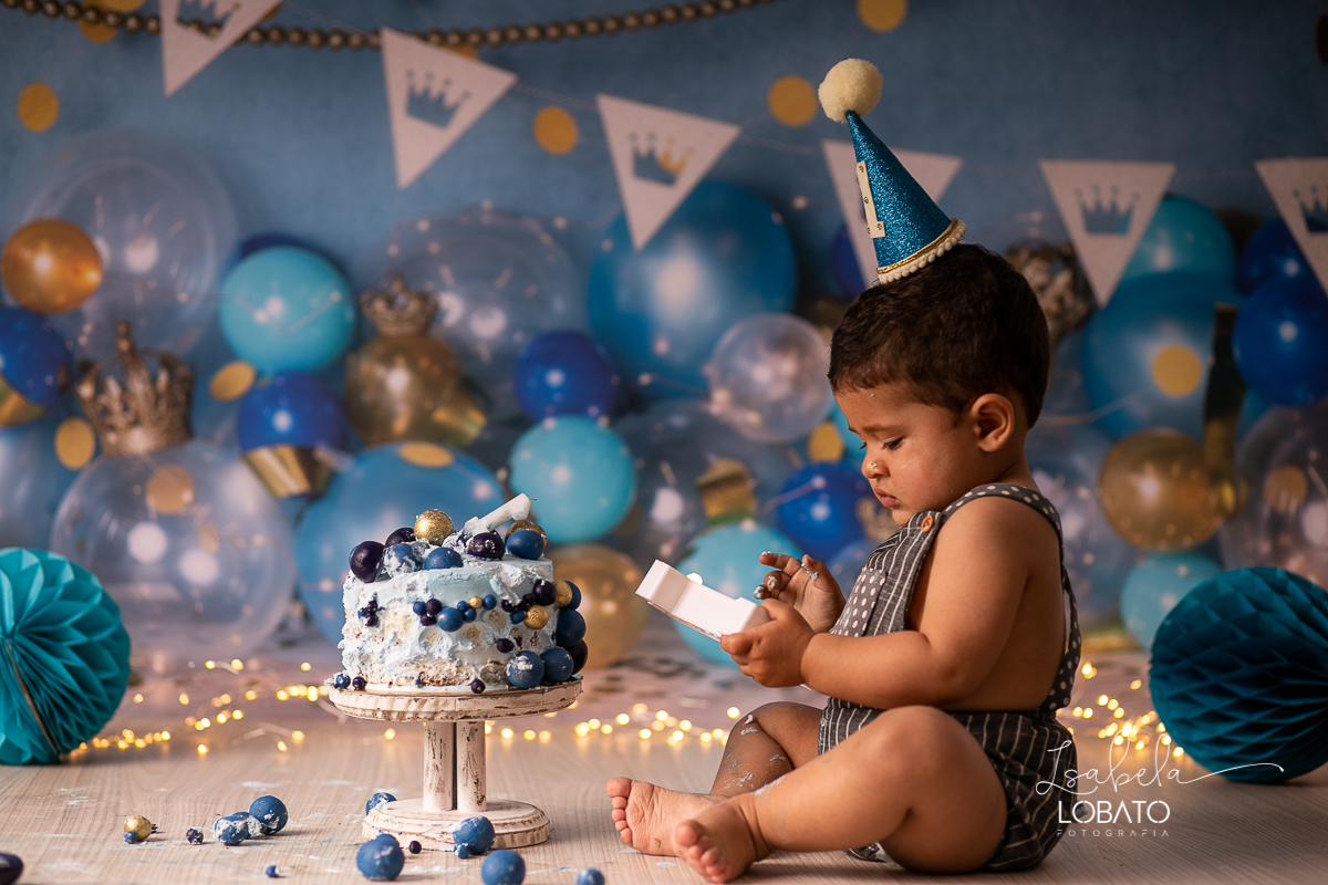 ensaio-fotografico-smash-the-cake-a-hora-do-bolo-ensaio-bebe-de-um-ano-fotografia-infantil-em-barbacena-isabela-lobato-book-de-bebe-book-infantil-album-de-bebe-acompanhamento-mensal-de-bebe-fotografo-em-barbacena-estudio-fotografico-bolo-de-aniversario