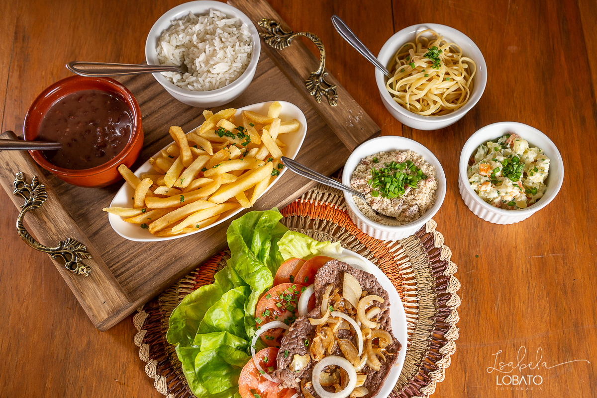 foto-de-comida-lanchonete- br-040-refeicao-prato-feito-batata-frita-foto-gastronomia-foto-culinaria-fotogrografo-de-gastronomia-festival-gastronimico-de-tiradentes-cafe-chocolate-quente-cafe-com-leite-queijo-minas-fescal-pao-com-ovo-pao-com-linguica