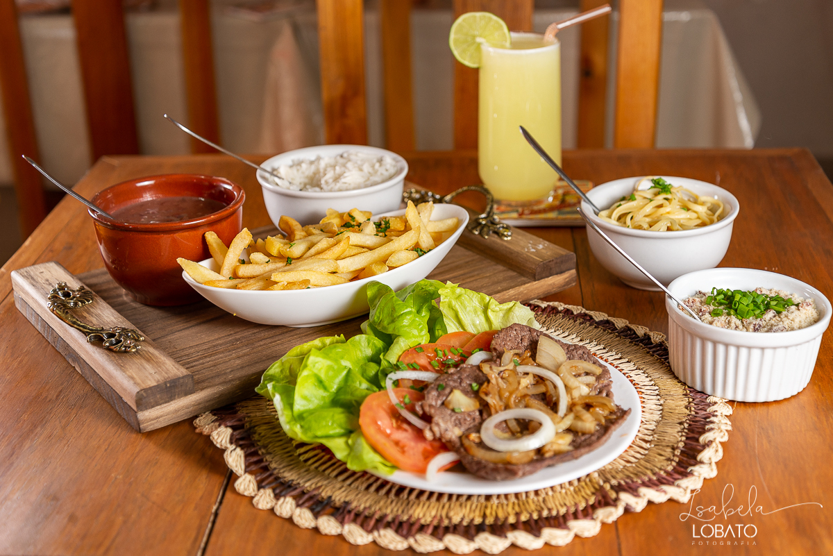 foto-de-comida-lanchonete- br-040-refeicao-prato-feito-batata-frita-foto-gastronomia-foto-culinaria-fotogrografo-de-gastronomia-festival-gastronimico-de-tiradentes-cafe-chocolate-quente-cafe-com-leite-queijo-minas-fescal-pao-com-ovo-pao-com-linguica