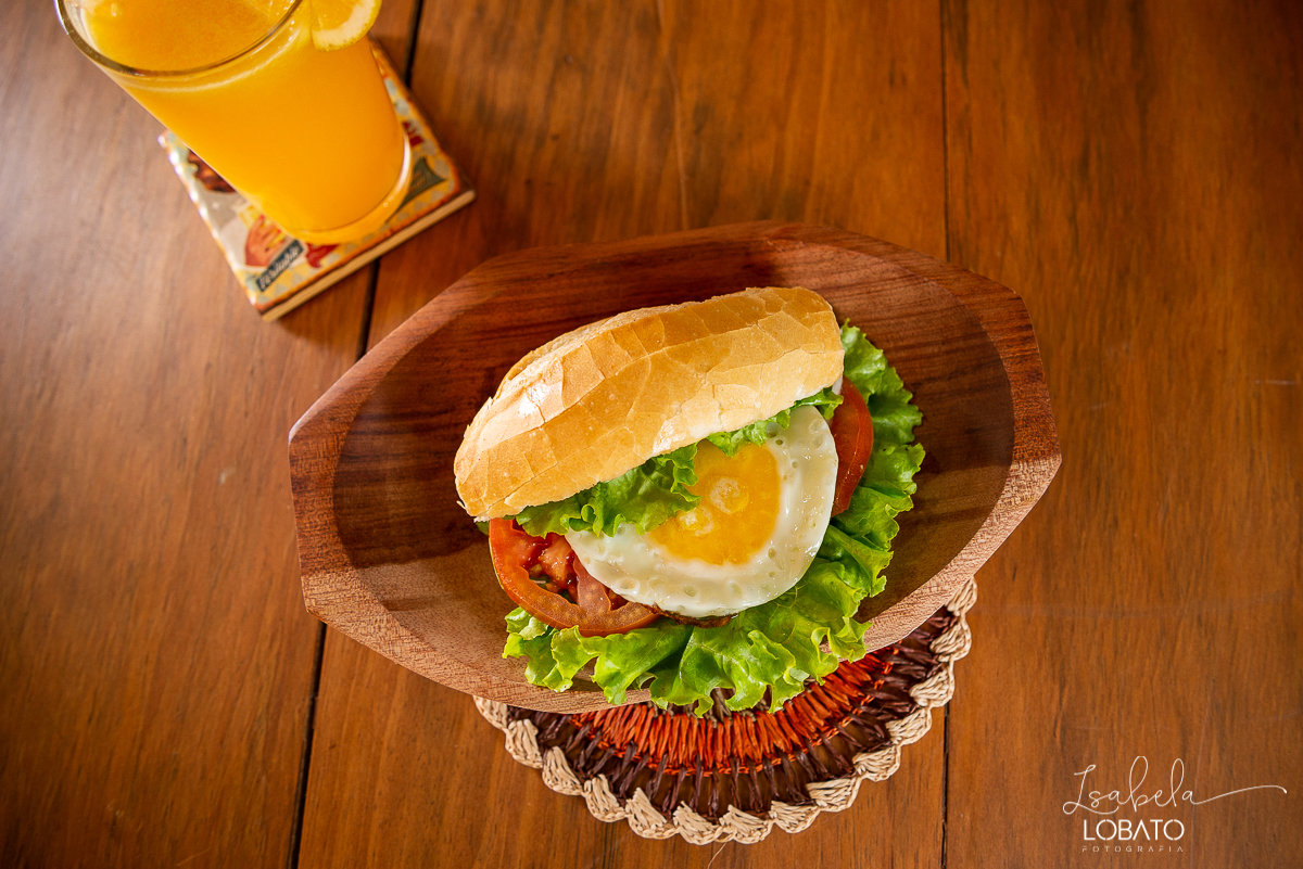 foto-de-comida-lanchonete- br-040-refeicao-prato-feito-batata-frita-foto-gastronomia-foto-culinaria-fotogrografo-de-gastronomia-festival-gastronimico-de-tiradentes-cafe-chocolate-quente-cafe-com-leite-queijo-minas-fescal-pao-com-ovo-pao-com-linguica