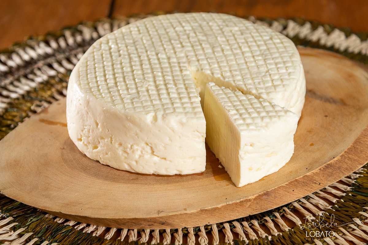 foto-de-comida-lanchonete- br-040-refeicao-prato-feito-batata-frita-foto-gastronomia-foto-culinaria-fotogrografo-de-gastronomia-festival-gastronimico-de-tiradentes-cafe-chocolate-quente-cafe-com-leite-queijo-minas-fescal-pao-com-ovo-pao-com-linguica