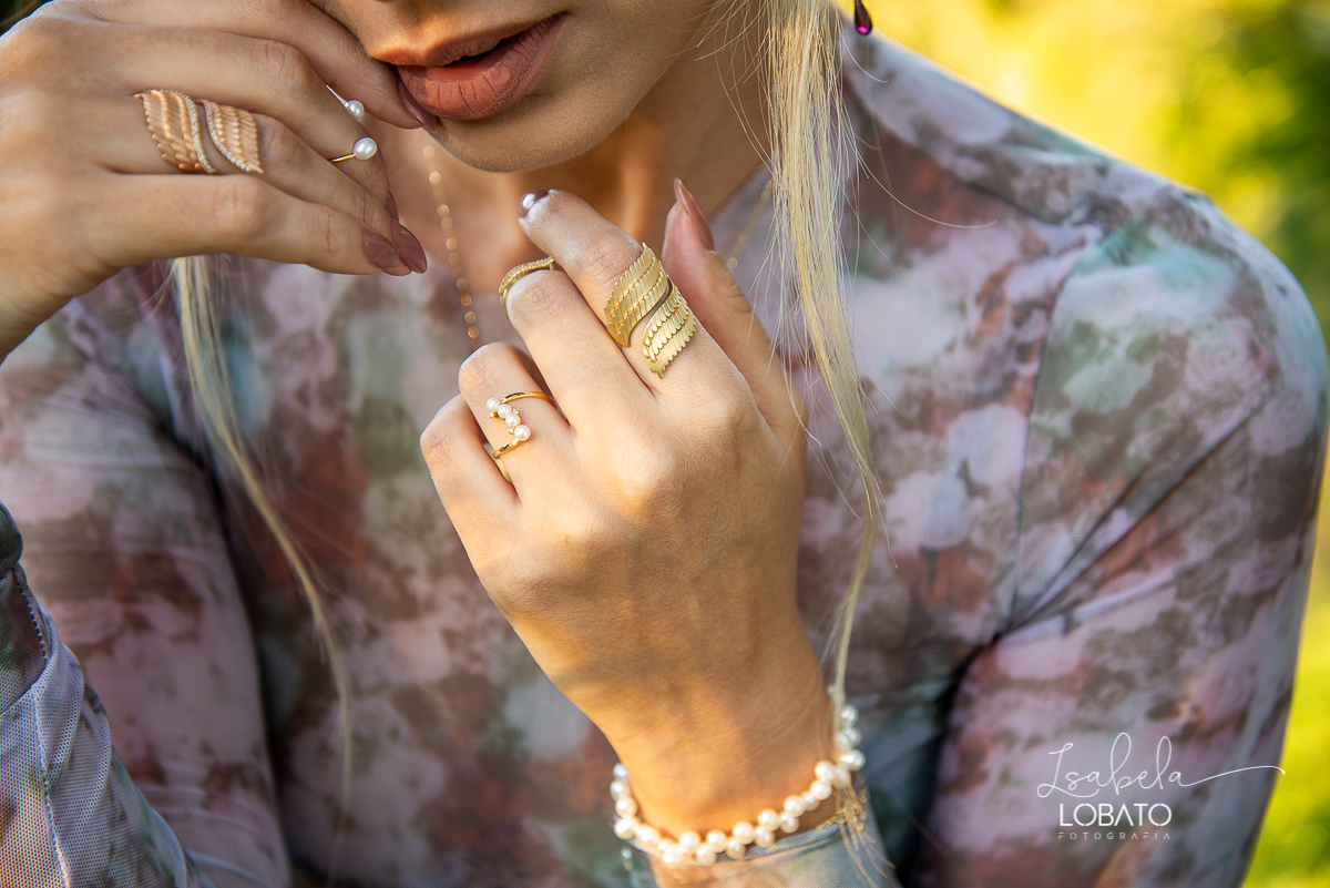 ensaio-feminino-josielle-da-fonseca-influenciadora-digital-modelo-em-barbacena-minas-gerais-book-fotografico-joias-ouro-tatiana-berenguer-joias-melhor-fotografo-em-barbacena-isabela-lobato-fotografia-ensaio-externo-espaço-camila-castro-barbacena