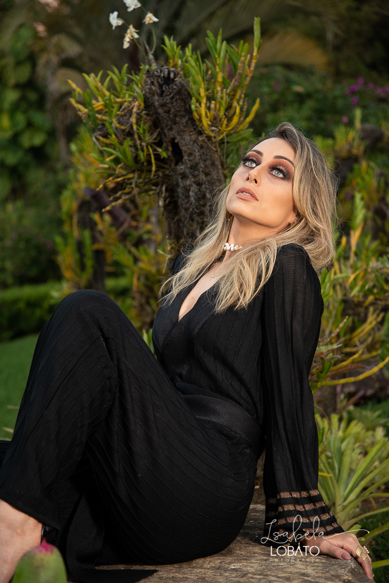 ensaio-feminino-josielle-da-fonseca-influenciadora-digital-modelo-em-barbacena-minas-gerais-book-fotografico-joias-ouro-tatiana-berenguer-joias-melhor-fotografo-em-barbacena-isabela-lobato-fotografia-ensaio-externo-espaço-camila-castro-barbacena