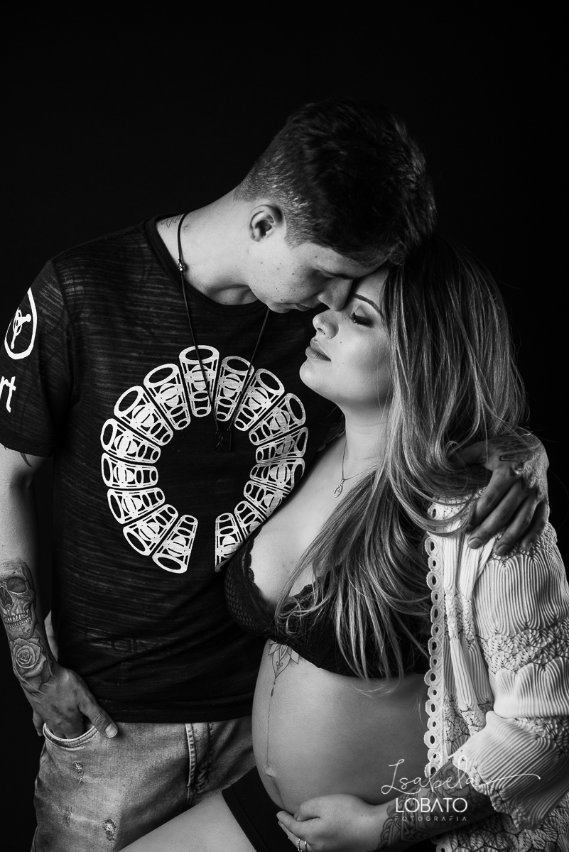 ensaio-fotografico-gestante-book-gestante-barbacena-minas-gerais-fotografia-de-gravida-ensaio-gestante-em-estudio-fotografico-fotografos-em-barbacena-isabela-lobato-fotografia-a-espera-de-nicolas-recem-nascido-nascimento